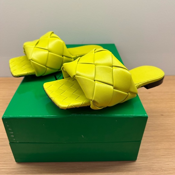 Bottega Veneta Women’s Lido Flat Sandal Kiwi 36 - Picture 5 of 8